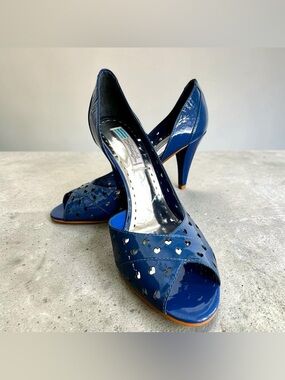 💙 Vintage Arnold Churgin Blue Patent Heart Cutout Heels - 8.5